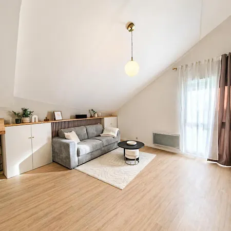 Apartment Bright Studio, Close To Cdg & Parc Des Expo Le Thillay